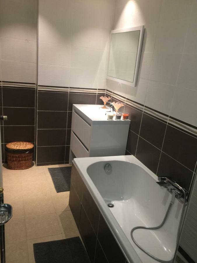 Gîte 100m2, jardin privé, 3 chambres à Mondelange Esterno foto