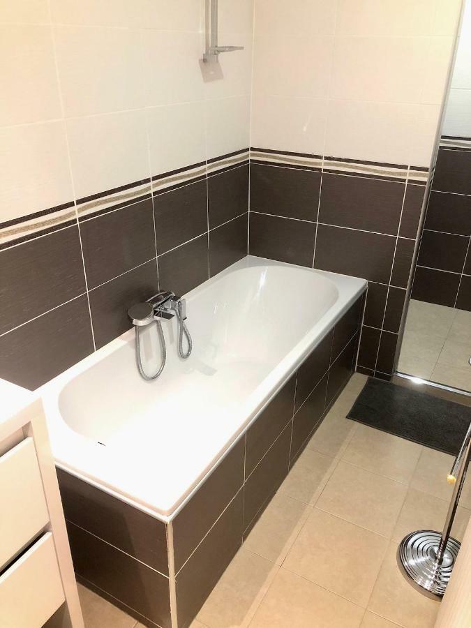 Gîte 100m2, jardin privé, 3 chambres à Mondelange Esterno foto